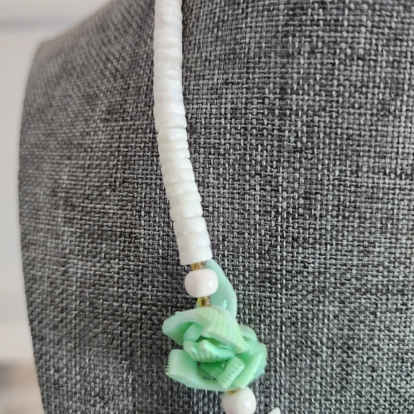 Shell and mother of pearl bird necklace - Picture 4 of 7